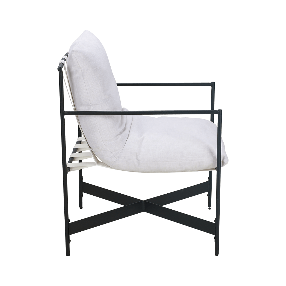 흰색 직물 고무 나무 식당 의자